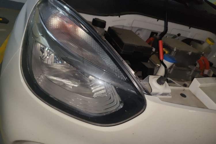 Used Roewe Clever 2021 302 km New Four-Seater Super-Efficient Version Right Front Headlight