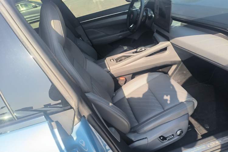 Used Zeekr 001 2025 YOU Edition 100 kWh All-Wheel Drive Right Front Seat