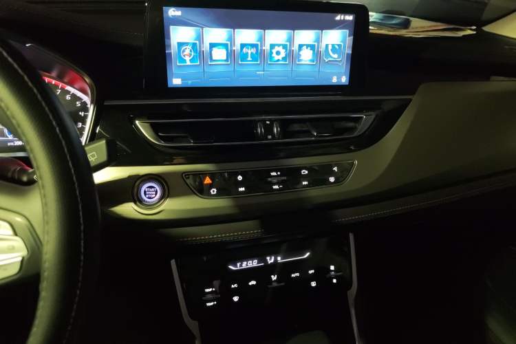 Used CHANGAN CS75 2020 280T DCT Luxury Version China VI Standard Audio And AC Panel