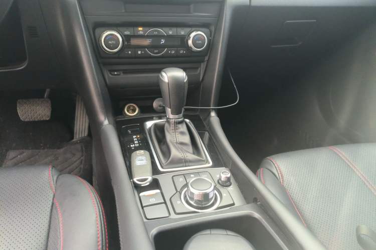 Used Mazda 3 Axela 2017 Hatchback 1.5L Automatic Luxury Model Emission Standard China V