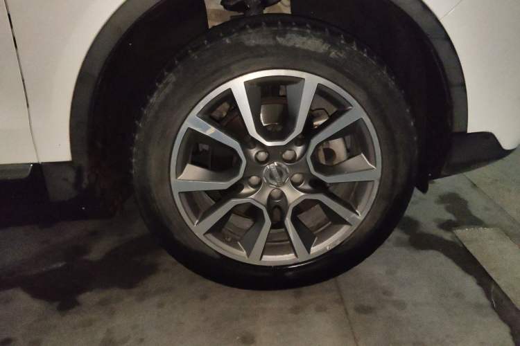 Used Haval H7 2018 Revised Version Blue-Label H7 2.0T Automatic Smart Enjoyment Trim Right Front Wheel Hub