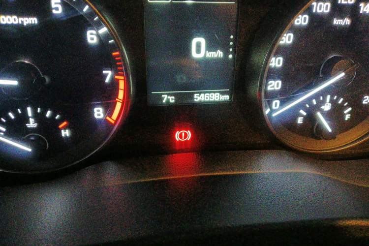 Used Hyundai Elantra (6th Generation / Lingdong) 2016 1.6L Automatic ZhiXuan – Elite Version Odometer Close Up