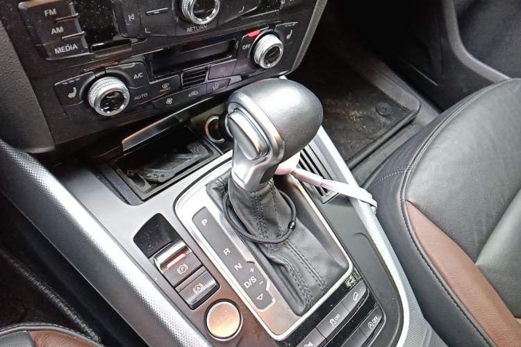Used Audi Q5 2017 40 TFSI Technology Edition Gear Lever