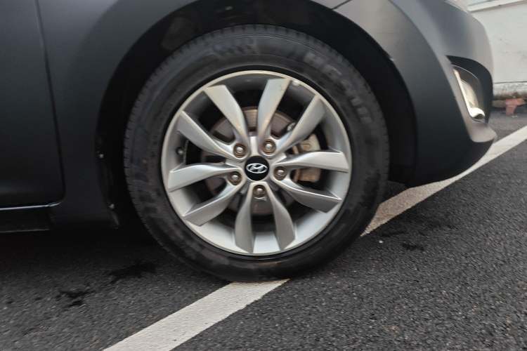 Used Hyundai Elantra (5th Generation / Langdong) 2015 1.6L Manual Leading Model
