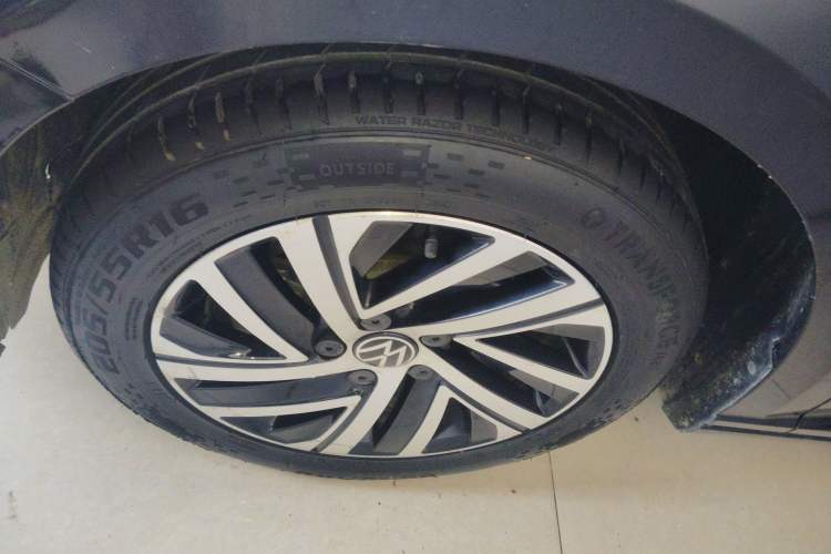 Used Volkswagen Lavida 2022 1.5L Automatic Vision Edition Left Front Wheel Hub