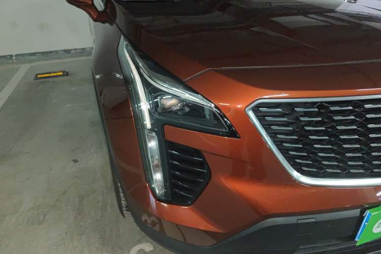 Used Cadillac XT4 2018 28T Two-Wheel Drive Tech Version Right Front Headlight