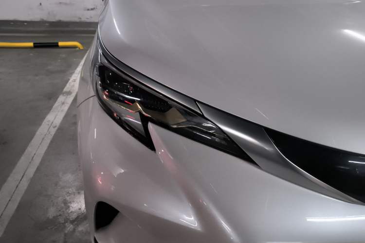 Used Toyota Granvia 2022 2.5L Hybrid Premium Edition