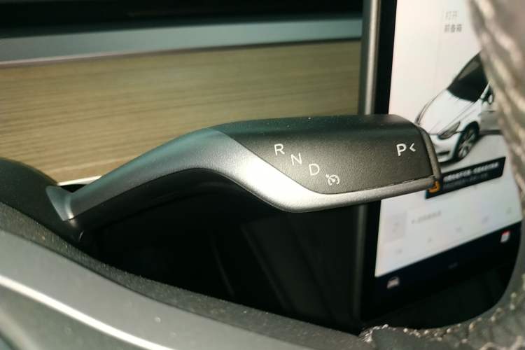 Used Tesla Model Y 2022 Revised Version Rear-Wheel Drive Gear Lever