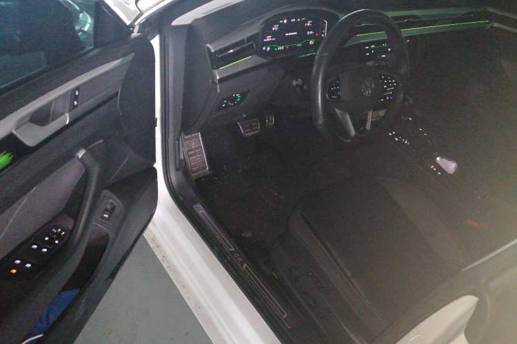 Used Volkswagen FAW-Volkswagen CC 2023 380TSI Striking Edition Driver Seat