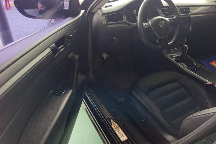 Used Volkswagen Passat 2017 330TSI DSG Luxury Edition Driver Seat