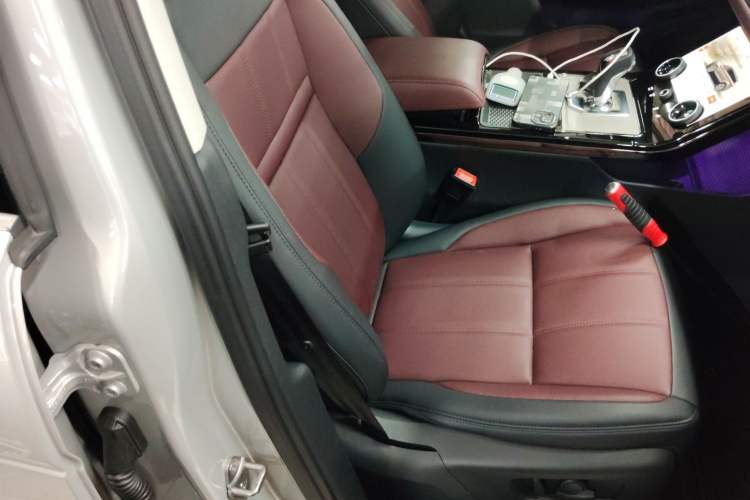 Used Land Rover Range Evoque 2022 Facelifted Aurora L 249 PS R-Dynamic Luxury Edition Right Front Seat