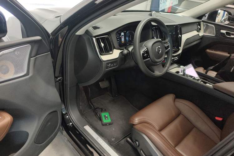 Used Volvo XC60 New Energy 2019 T8 E-Drive Hybrid Prestige Luxury Version China V Standard Driver Seat