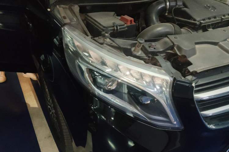 Used Mercedes-Benz V-Class 2017 V 260 Prestige Edition Right Front Headlight