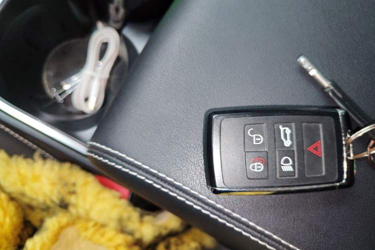 Used Jaguar E-PACE 2024 YAO Black Sport Edition R-DYNAMIC SE BLACK Vehicle Key