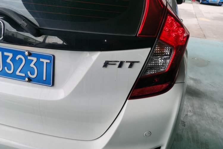 Used Honda Fit 2016 1.5L LXS CVT Comfort Sunroof Version Exterior 3