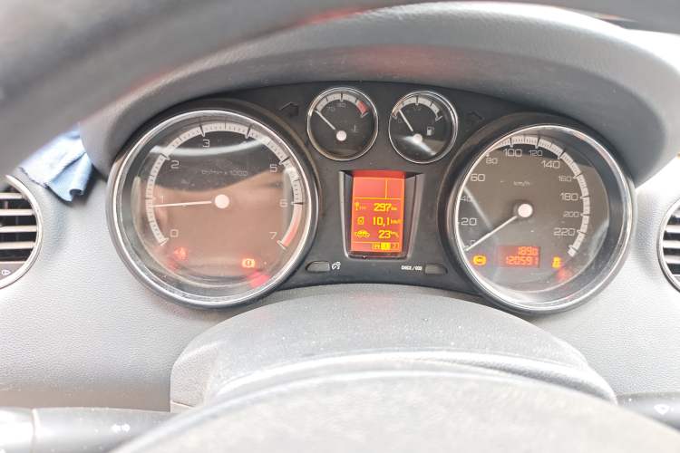 Used Peugeot 408 2011 1.6L Manual Comfort Edition
