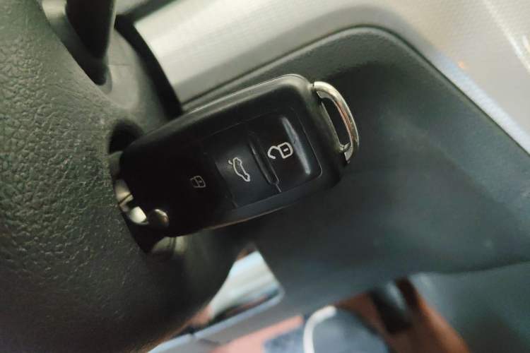 Used Volkswagen Gran Lavida 2015 1.6L Automatic Comfort Edition Vehicle Key