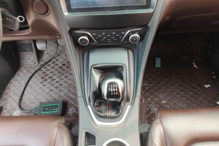 Used Haima V70 2016 2.0L Manual - Enjoyment Version 6 Seats