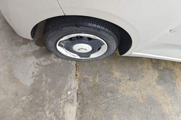 Used Wuling Hongguang MINIEV 2024 3rd Generation 215km Youth Edition Left Front Wheel Hub