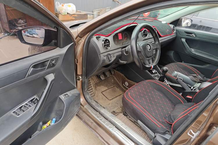 Used Volkswagen Jetta 2017 1.5L Manual Fashion Edition Driver Seat