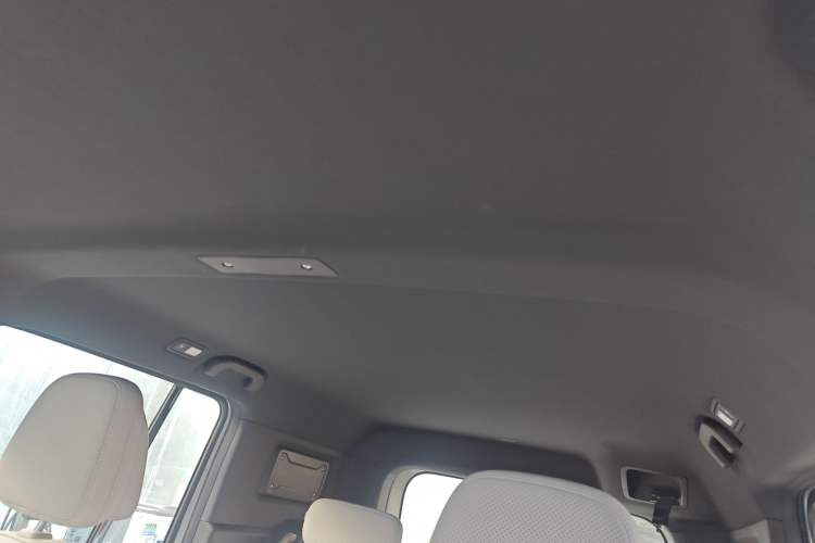 Used iCAR V23 2026 Model 550 Two-Wheel Drive Super Sports Edition Headliner