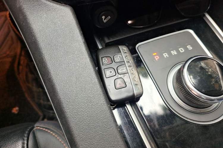 Used Jaguar F-PACE 2016 2.0T Two-Wheel-Drive R-Sport Sport Edition
