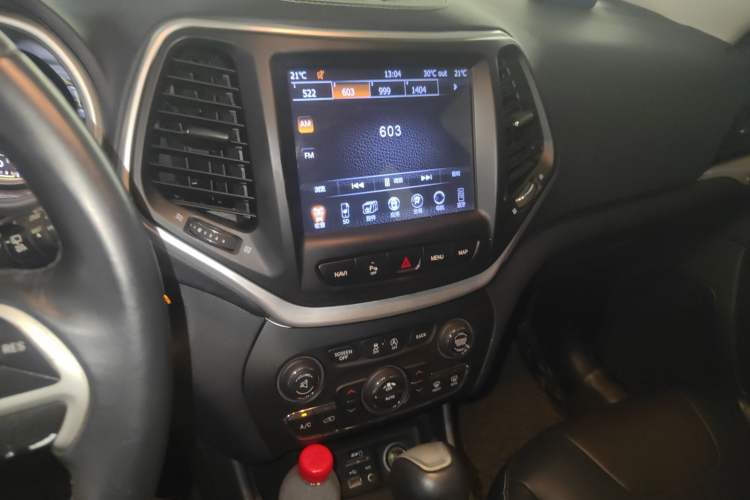 Used Jeep Cherokee 2016 2.4L Leading Edition Audio And AC Panel
