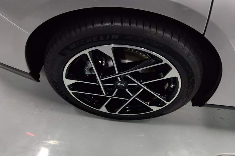 Used XPeng P7+ 2024 Long-Range Max Right Rear Wheel Hub