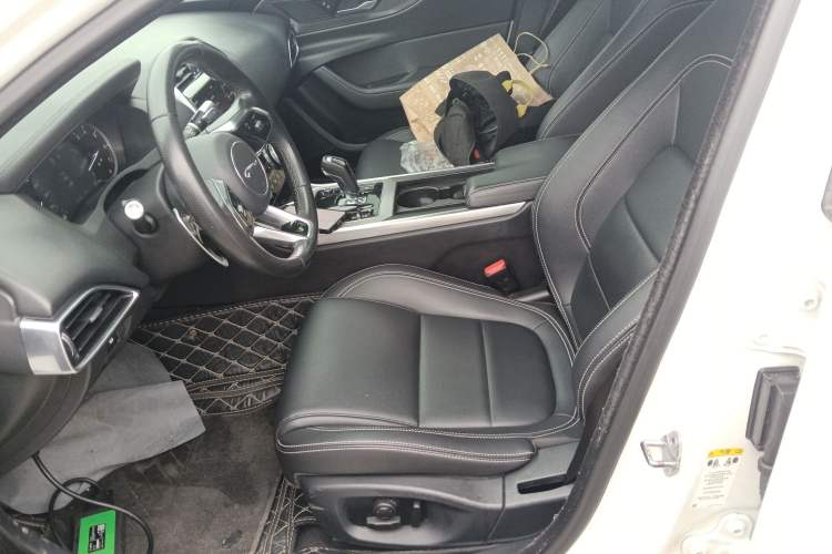 Used Jaguar XEL 2020 2.0T 200PS R-DYNAMIC Youth Sports Edition Left Front Seat