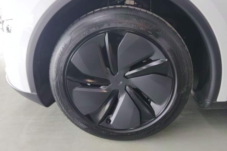 Used Tesla Model Y 2025 Rear-Wheel-Drive Version