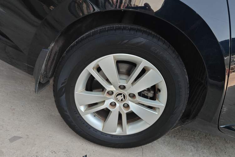 Used Skoda Superb 2018 TSI280 DSG Standard Edition China V Emission Standard Right Rear Wheel Hub