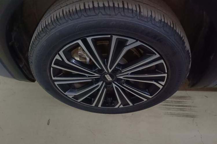 Used Geely Galaxy Xingjian 7 EM-i 2025 120km Flagship Edition Exterior 4