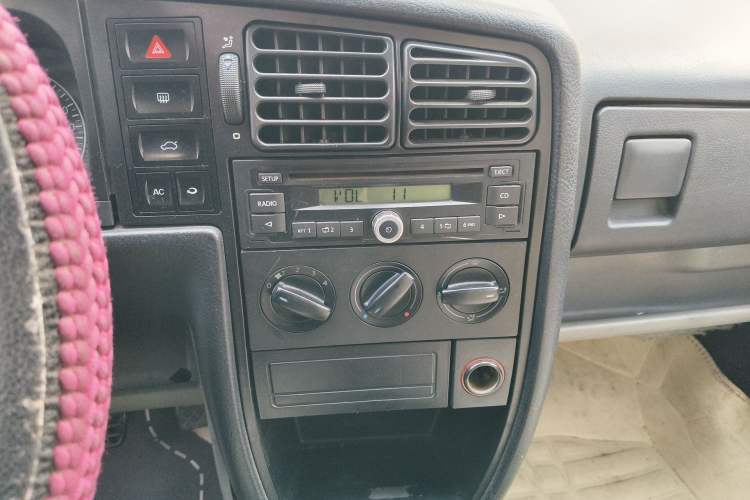 Used Volkswagen Jetta 2012 1.6L Collector's Edition Audio And AC Panel