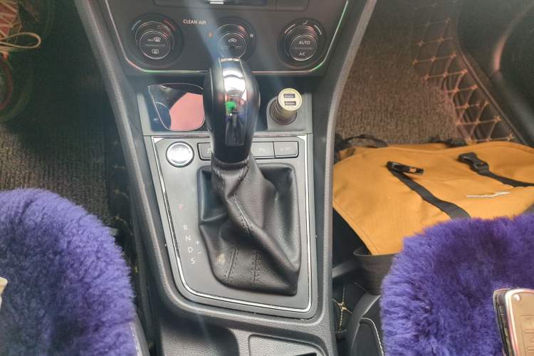 Used Volkswagen Gran Lavida 2017 180TSI DSG Comfort Edition Gear Lever