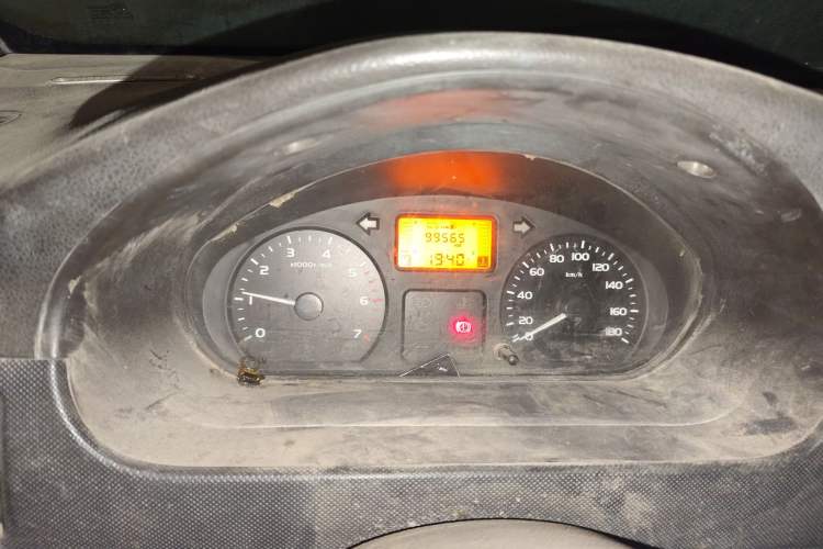 Used Wuling Rongguang 2011 1.2L Base Version
