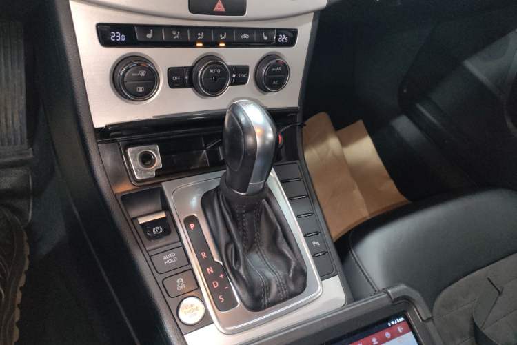 Used Volkswagen Magotan 2015 Facelift 1.8TSI Luxury Model
