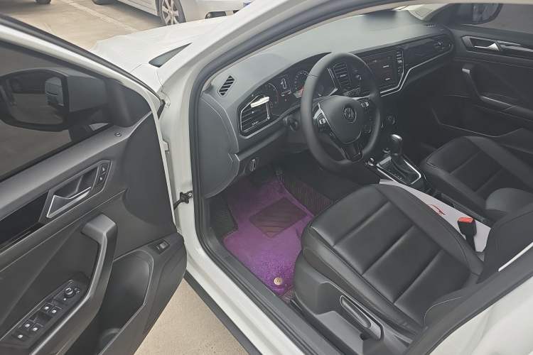 Used Volkswagen T-ROC 2019 280TSI DSG Two-Wheel Drive Comfort Version China VI Standard