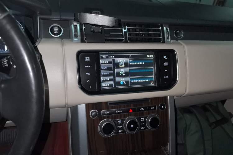 Used Land Rover Range 2014 Revised 3.0 SC V6 Vogue Audio And AC Panel