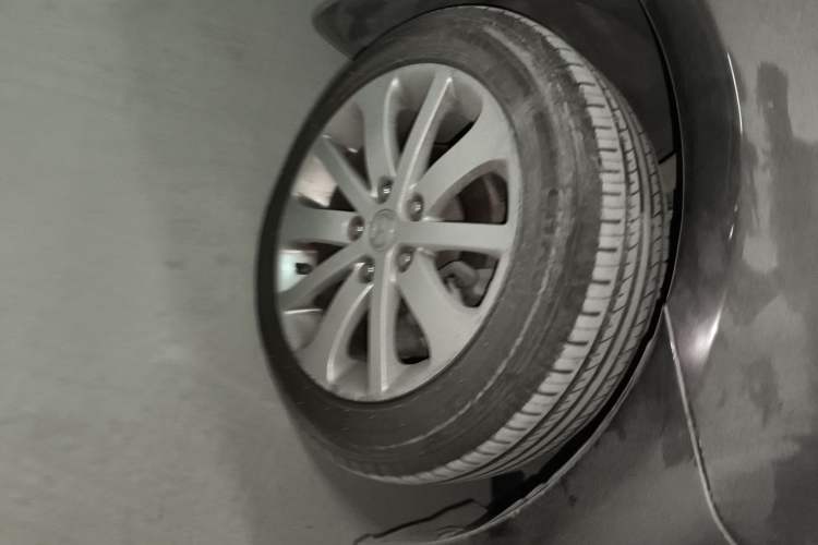 Used Mazda 6 2013 2.0L Automatic Fashion Edition Right Front Wheel Hub