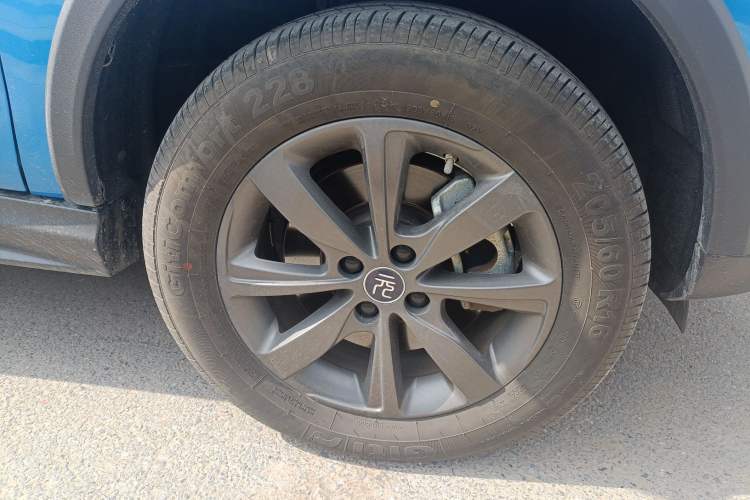 Used BYD Yuan New Energy 2019 EV535 Smart Connect Trendsetting Model Right Front Wheel Hub