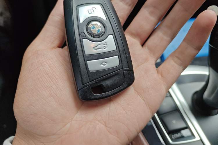 Used BMW 5 Series 2014 520Li Elegant Model
