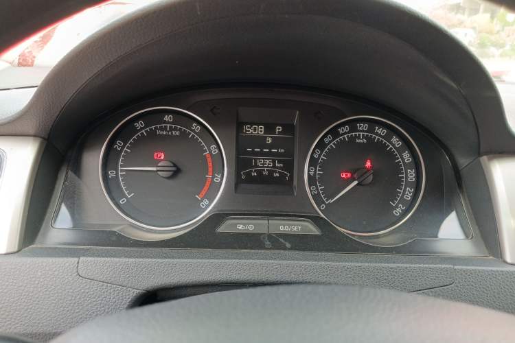 Used Skoda Rapid Spaceback 2014 1.6L Automatic Enjoyment Edition Instrument Cluster