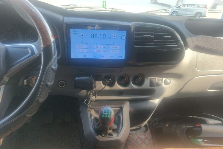 Used JMC Transit 2019 2.8T Commercial Version Short Wheelbase Mid-Roof 6-Seater China VI JX493