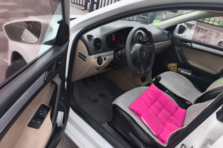 Used Volkswagen Jetta 2013 1.6L Manual Comfort Model Driver Seat