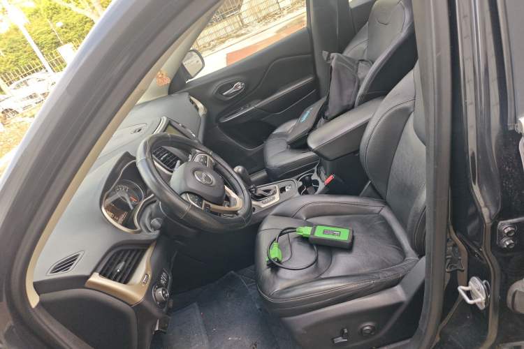 Used Jeep Cherokee 2017 2.0L Superior Edition
