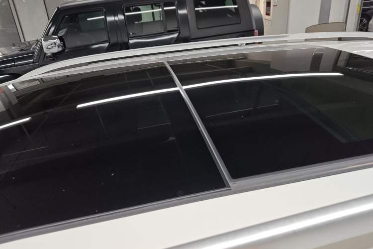 Used Volkswagen Tiguan L 2021 330TSI Automatic Two-Wheel Drive R-Line Enhanced Edition Roof