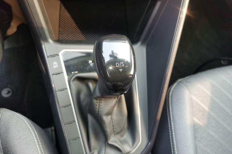 Used Volkswagen Lavida 2023 New Sharp 1.5L Automatic Excellent New Edition
