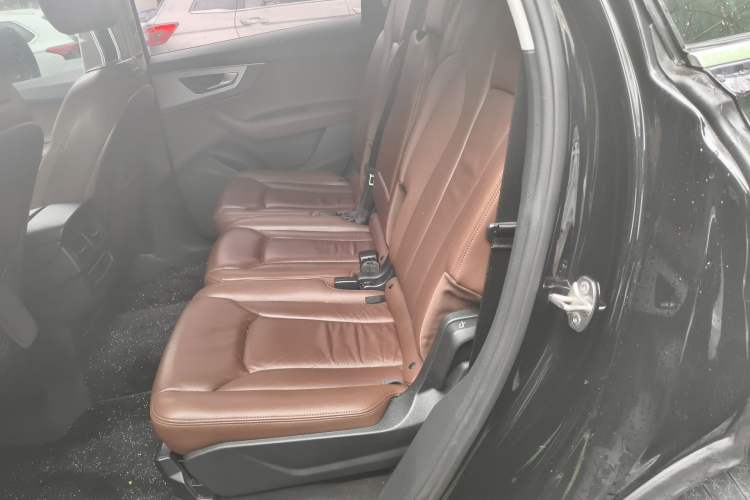 Used Audi Q7 2016 40 TFSI Comfort Model
