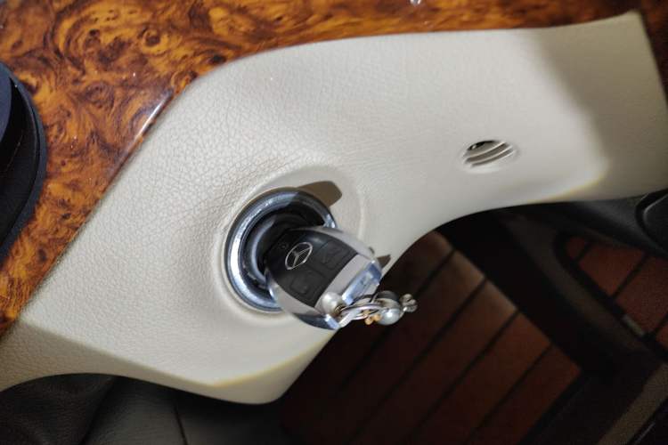 Used Mercedes-Benz Viano 2013 3.0L Navigator Edition Vehicle Key