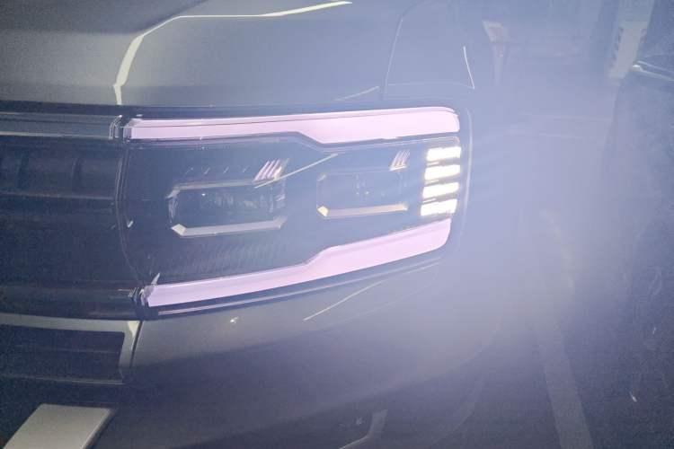 Used Formula Leopard 5 2023 Explore Edition
